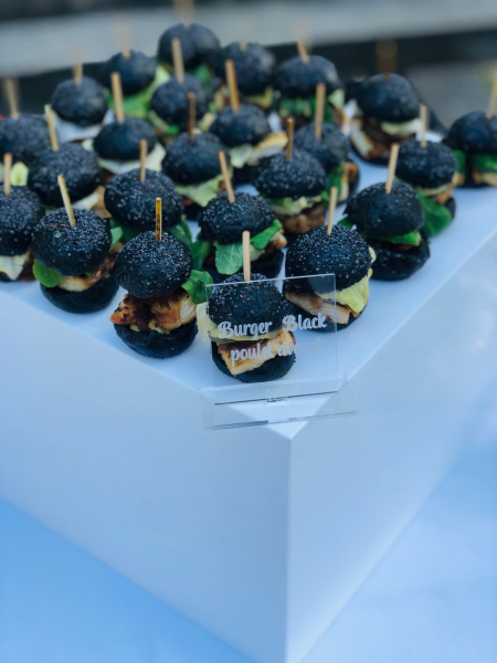 Black Burger Poulet Avocat