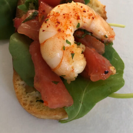 Bruschetta crevettes concassés tomate à l'ail