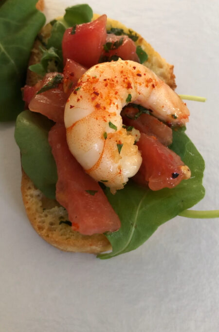 Bruschetta crevettes concassés tomate à l'ail
